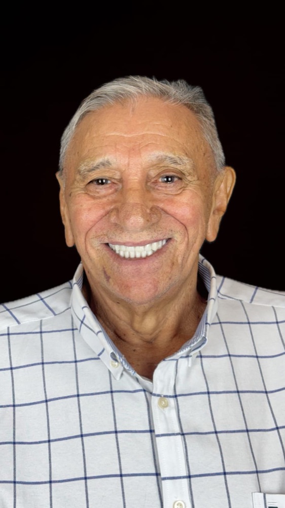 Paciente depois do implante dentário — foto de frente