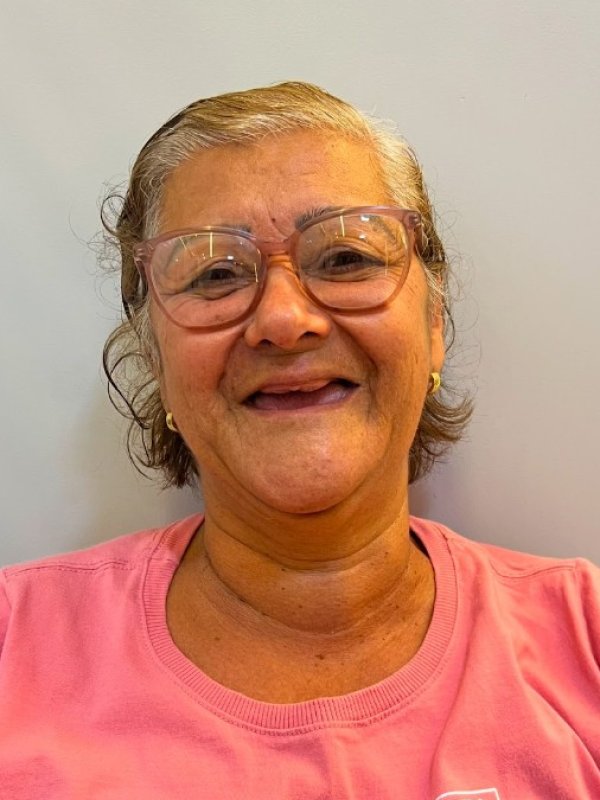 Paciente antes do tratamento com implantes dentários